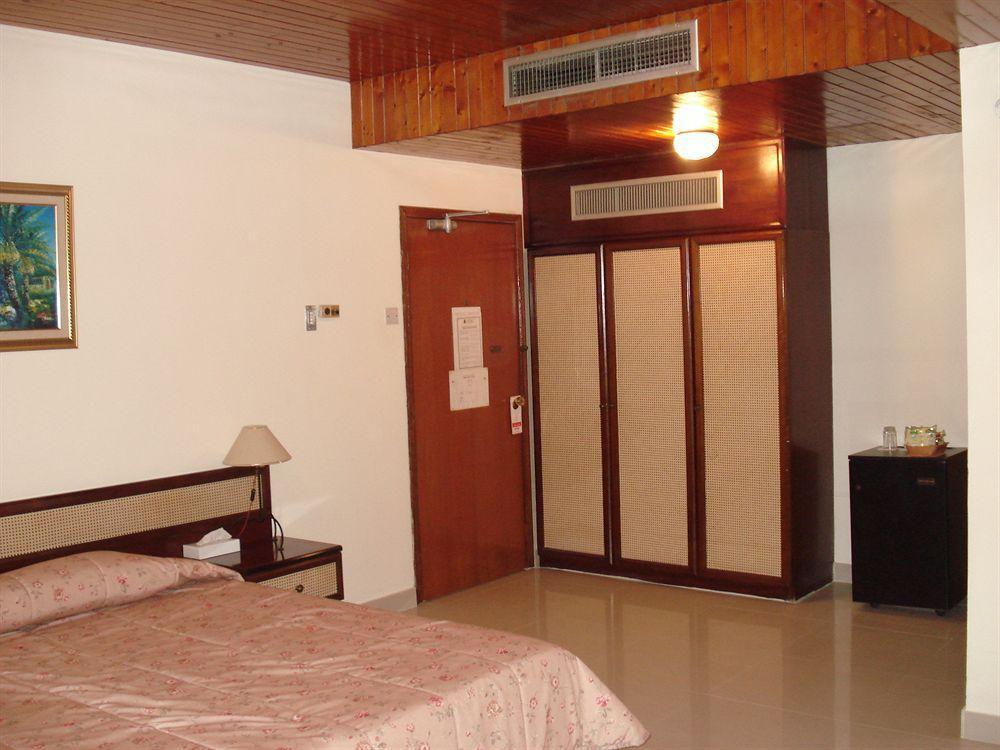 Atlas Hotel Manama Exterior photo