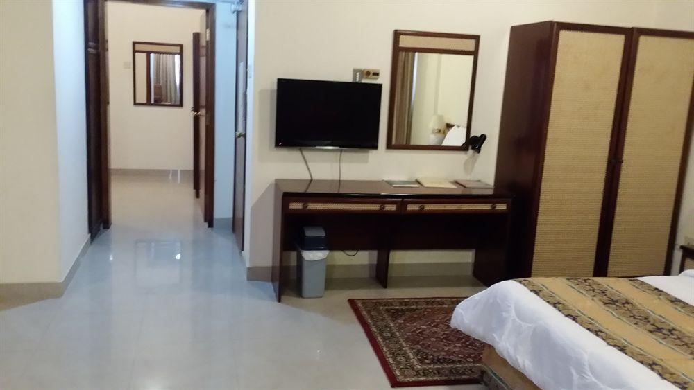 Atlas Hotel Manama Exterior photo